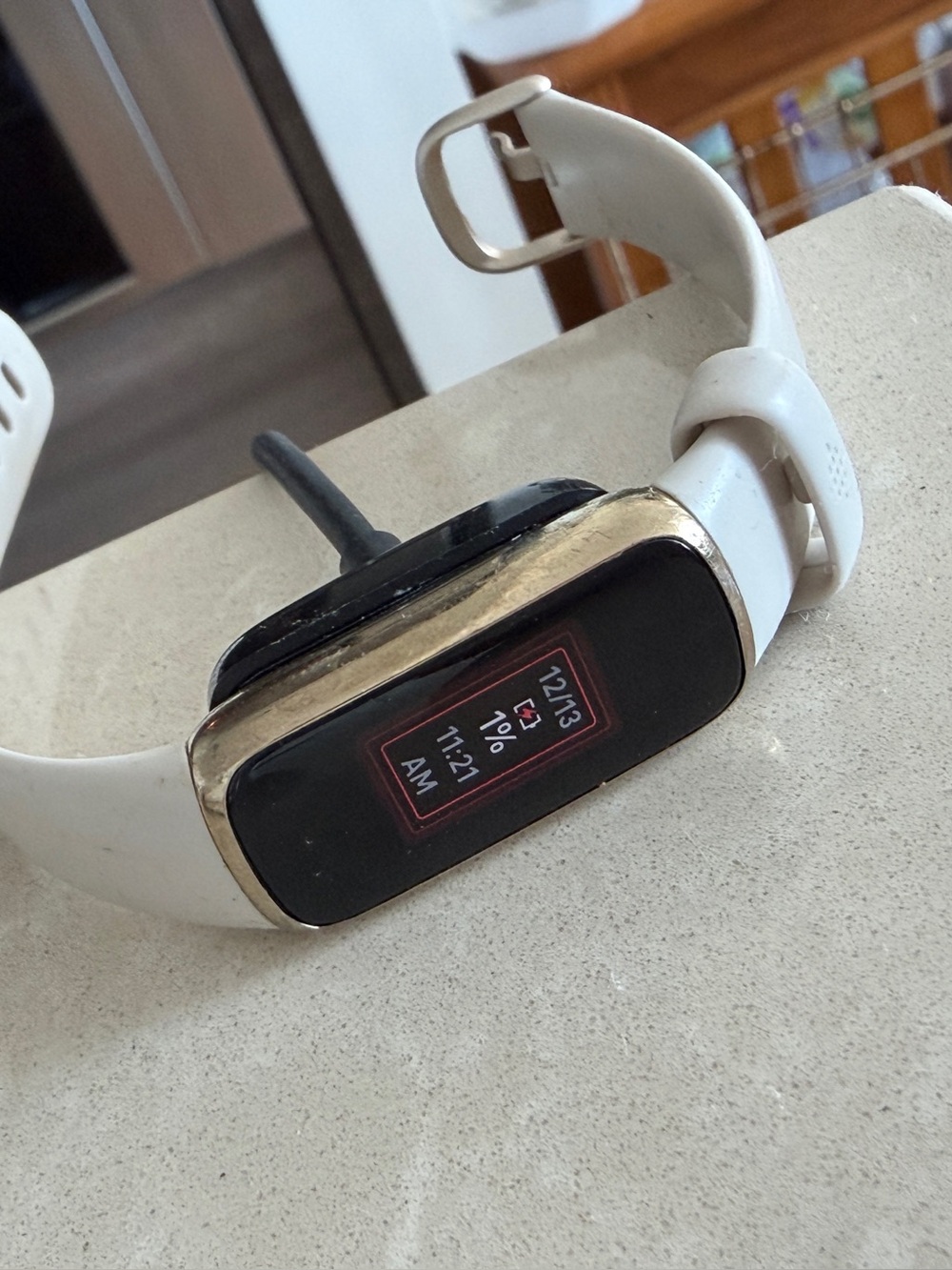 Fitbit Luxe - Picture 2 of 3